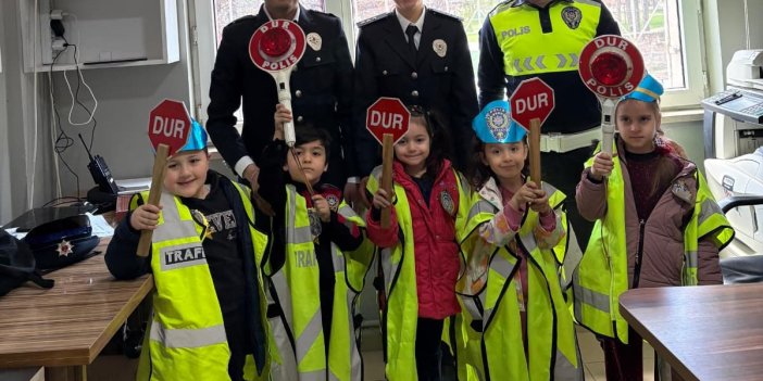 Sivas’ta minik kalpler polise misafir oldu