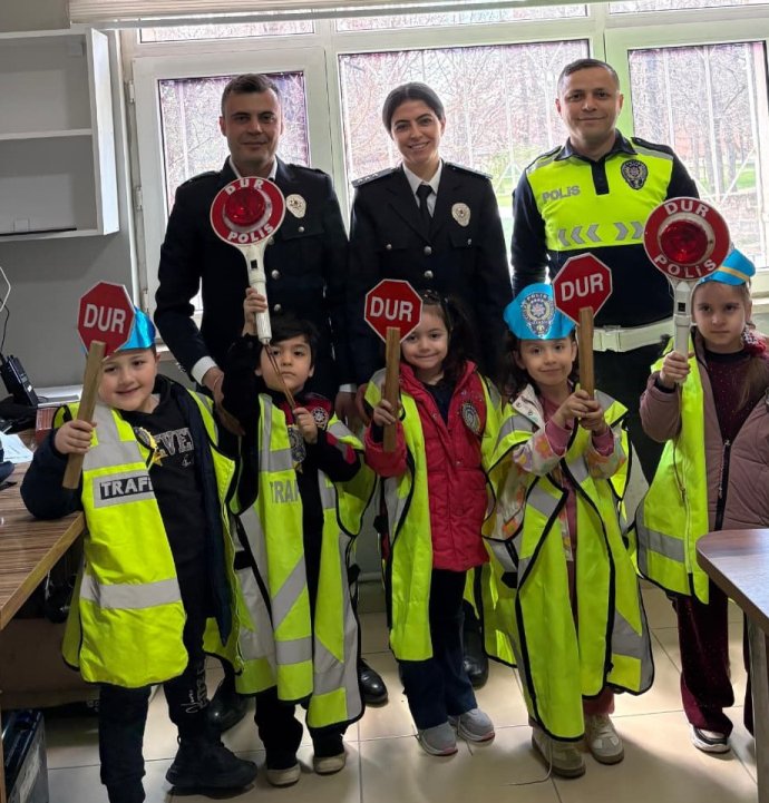 Sivas’ta minik kalpler polise misafir oldu