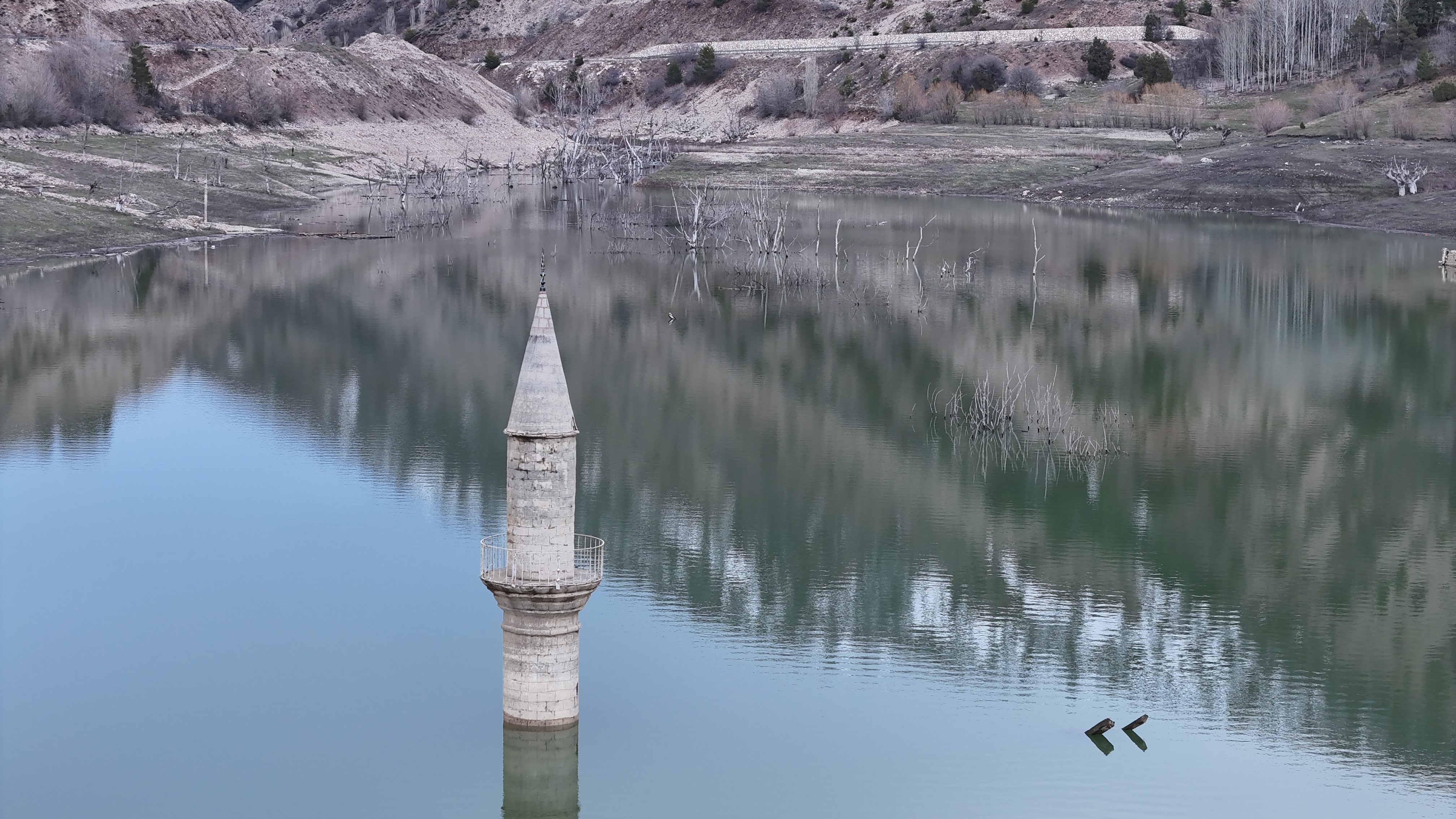Pusat-Özen Barajı’nda tarihi köyün ikinci kez kayboluşu