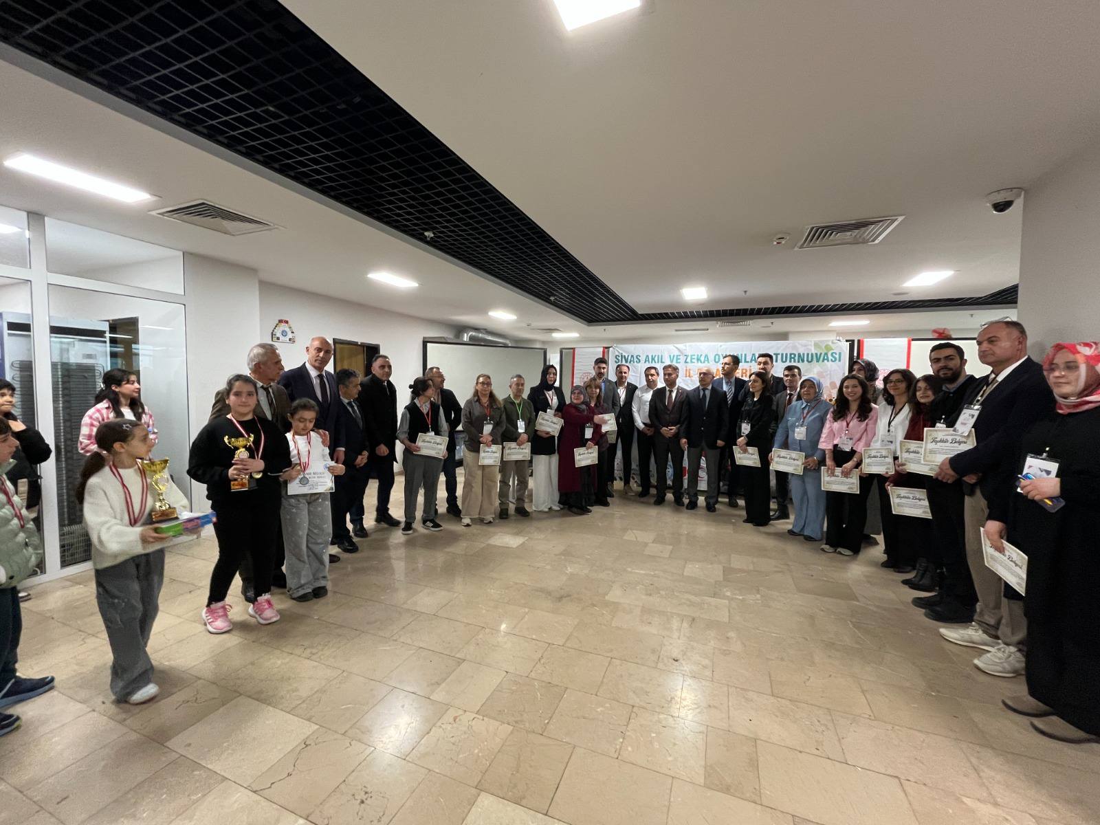 Sivas’ta öğrenciler zekâlarıyla yarıştı