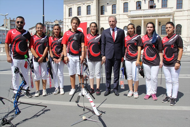 BAYRAMA RENK KATTILAR