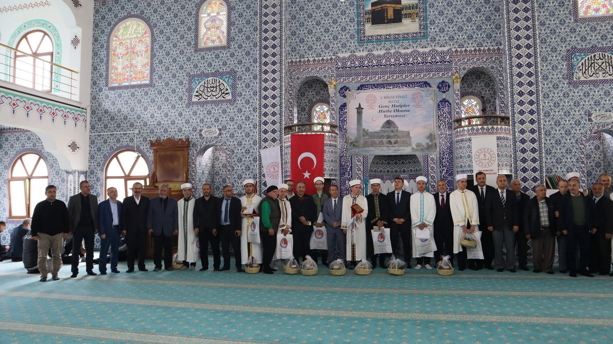 Sivaslı Öğrenciler Hatay’daki Bölge Finalinde Sahnede