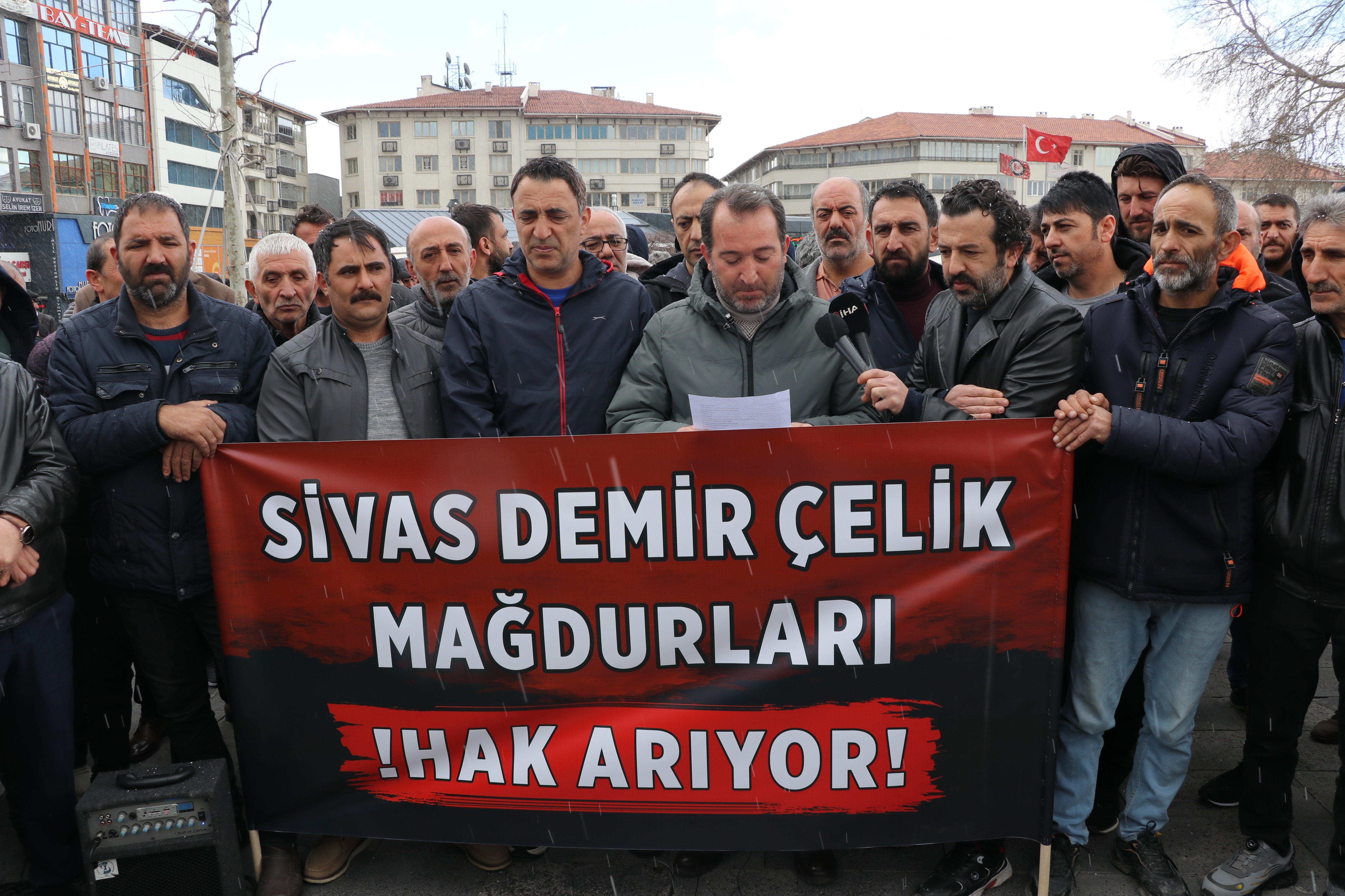 Sivas Demir Çelik işçileri haklarını istiyor