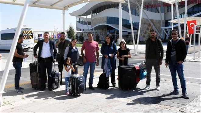 İŞLEMLERİ YETİŞTİRİLEMEDİ DİYE 24 YOLCU UÇAĞA BİNDİRİLMEDİ