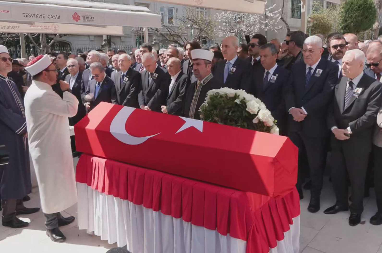 Hüsamettin Cindoruk son yolculuğuna uğurlandı