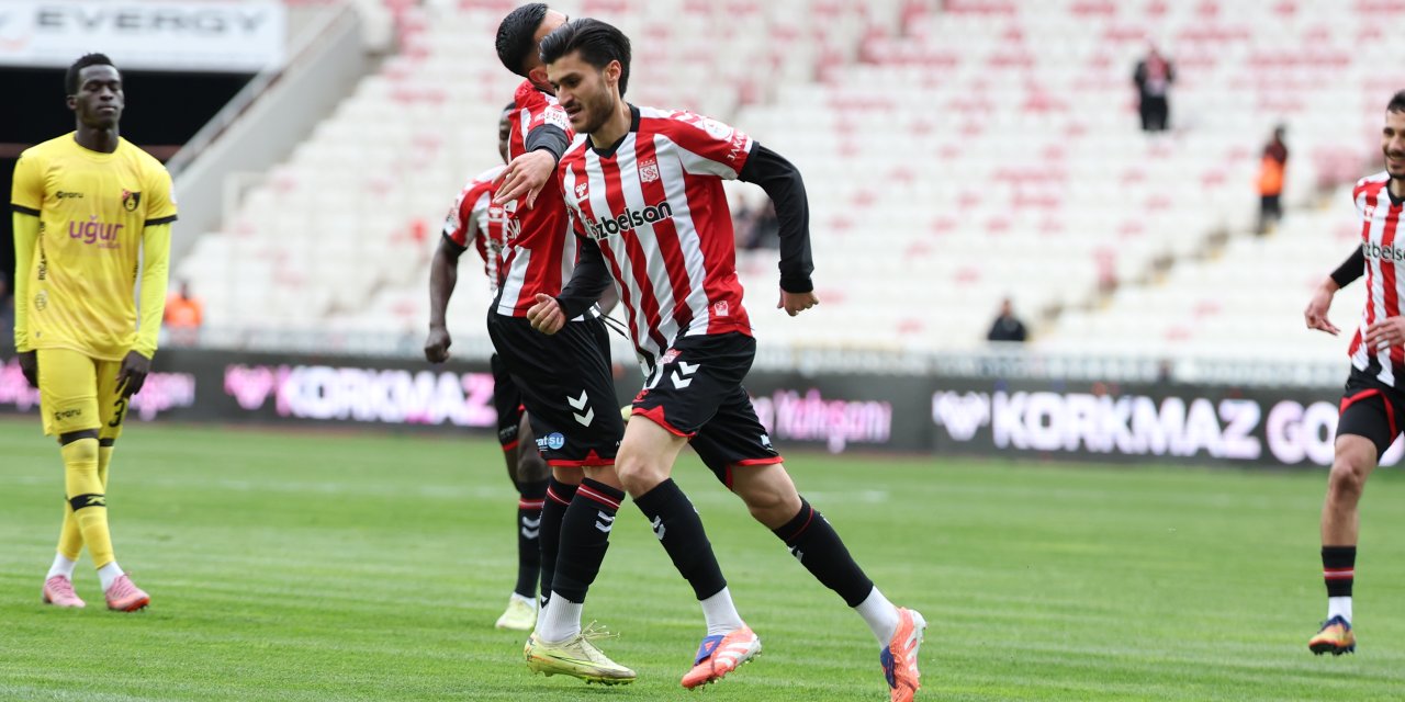 Sivasspor, İstanbulspor maçının ilk yarısında karşılıklı gol var