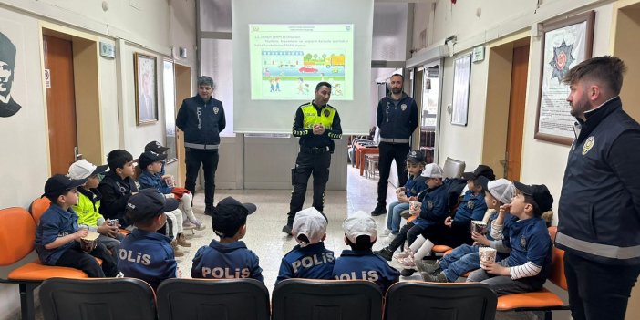 Sivas'ta öğrenciler polislik mesleğini tanıdı
