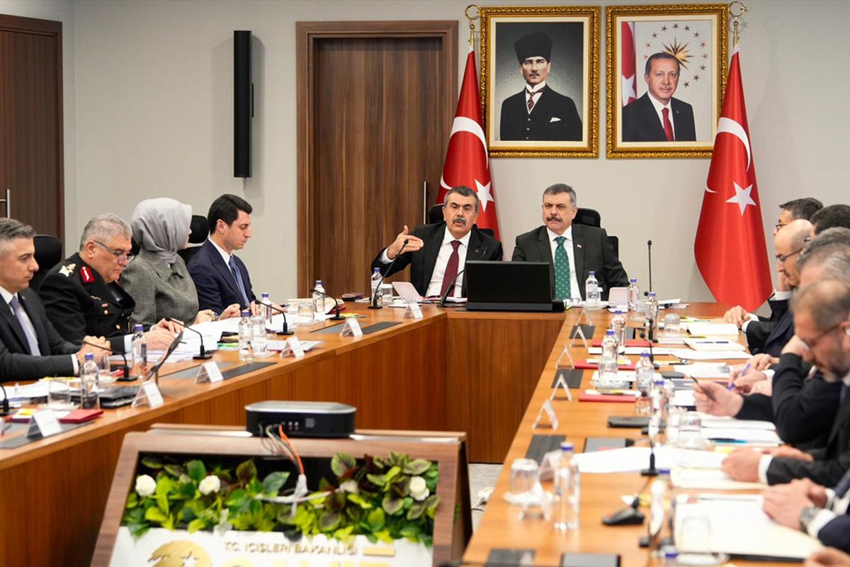 SON DAKİKA! Okul saldırıları sonrası kritik toplantıda alınan kararlar