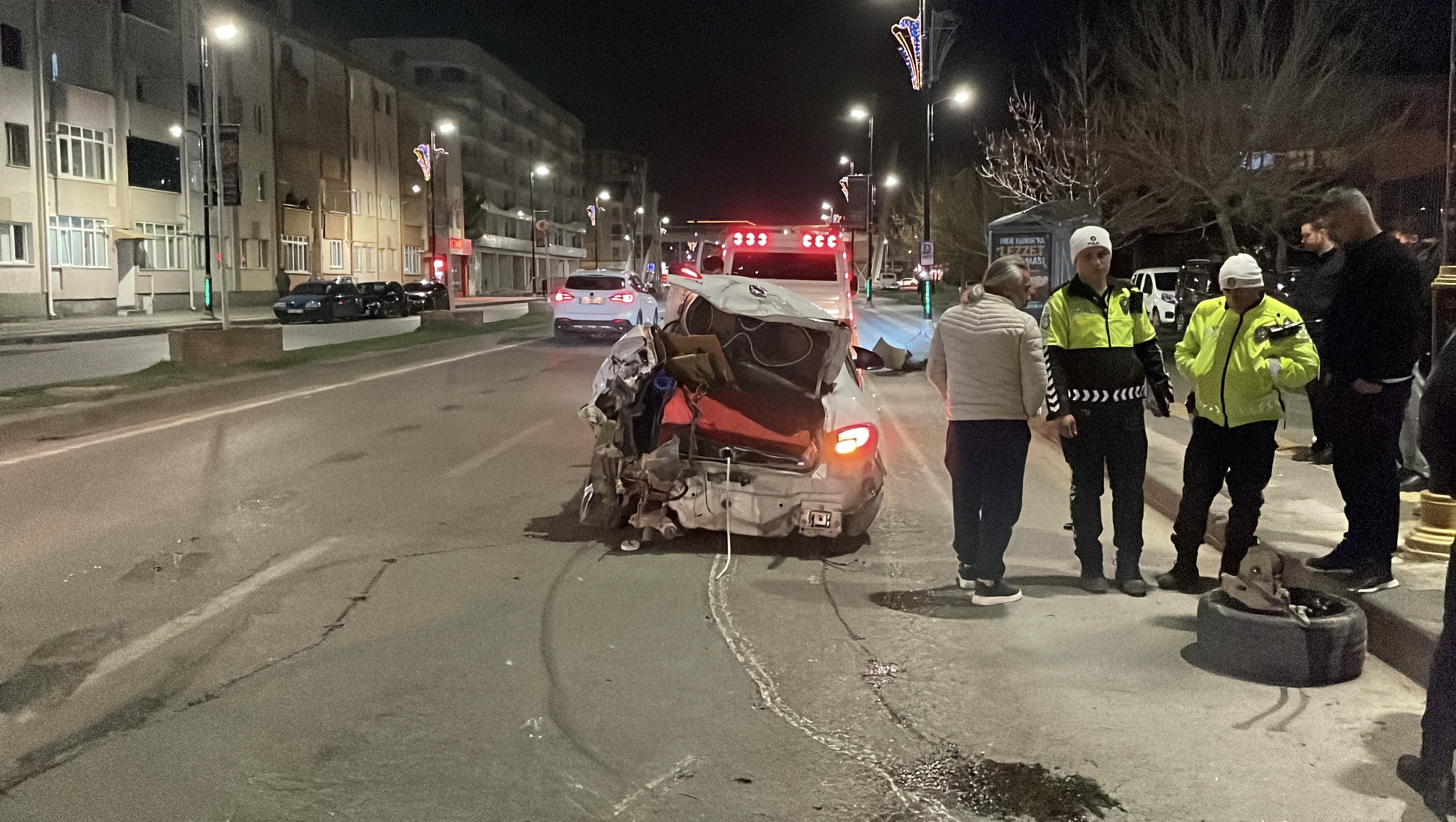 Sivas’ta iki araç çarpıştı! 3 yaralı