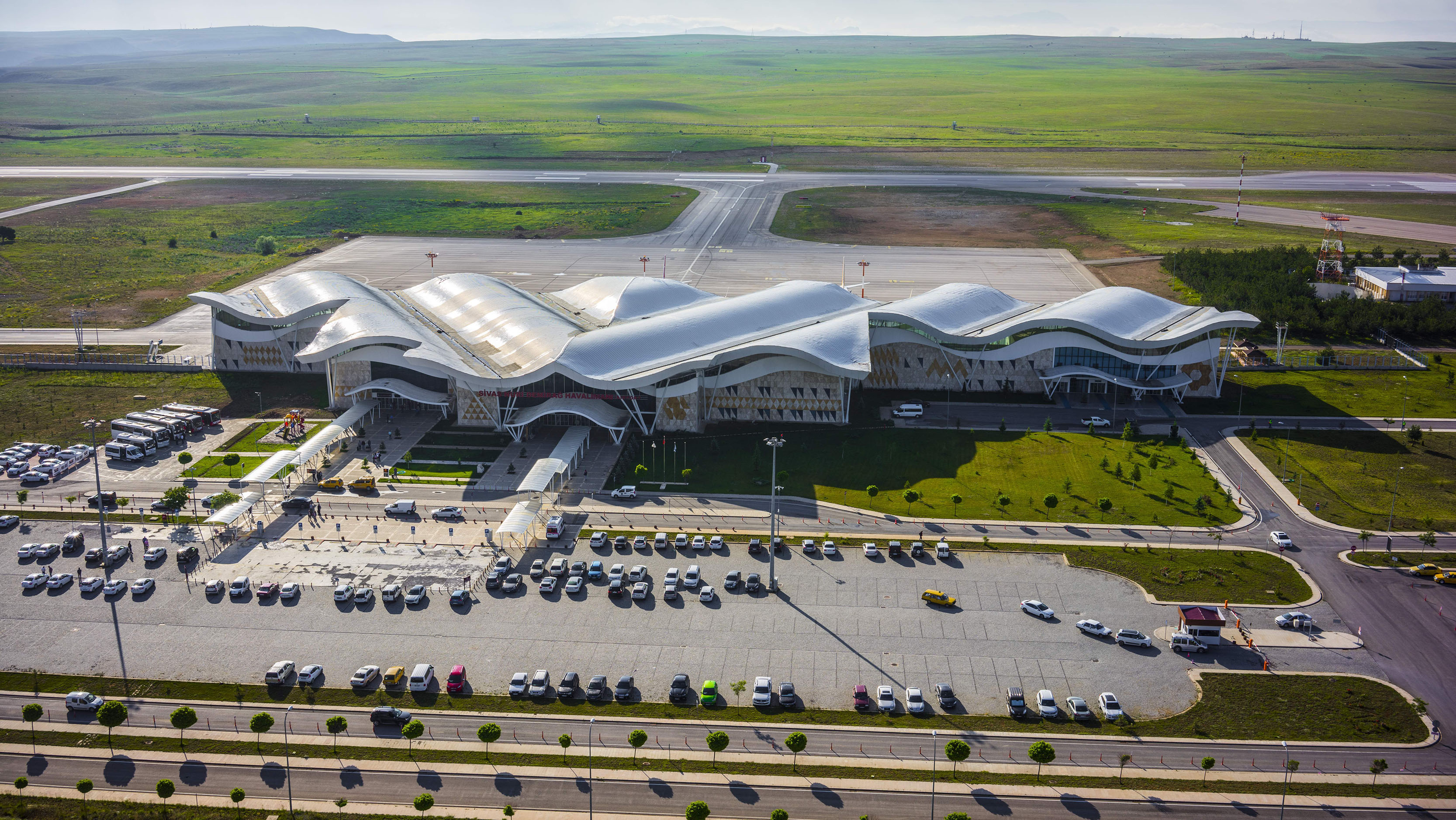 Sivas Nuri Demirağ Havalimanı’nda Yolcu Sayısı 100 Bini Aştı