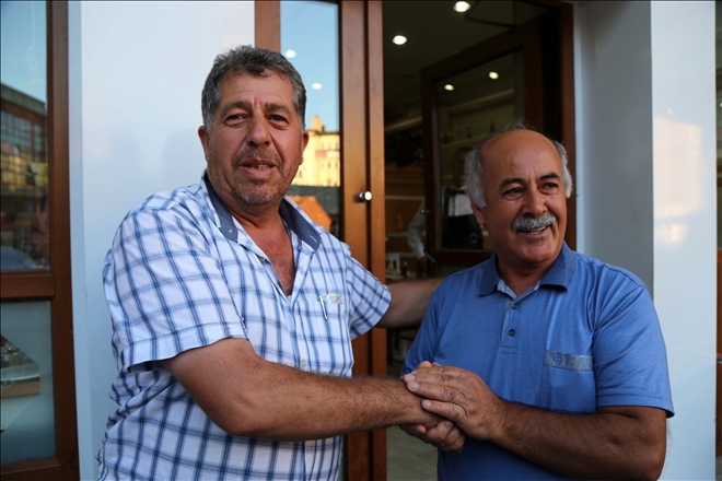 YOLDA BULDUĞU 20 BİN LİRAYI SAHİBİNE TESLİM ETTİ