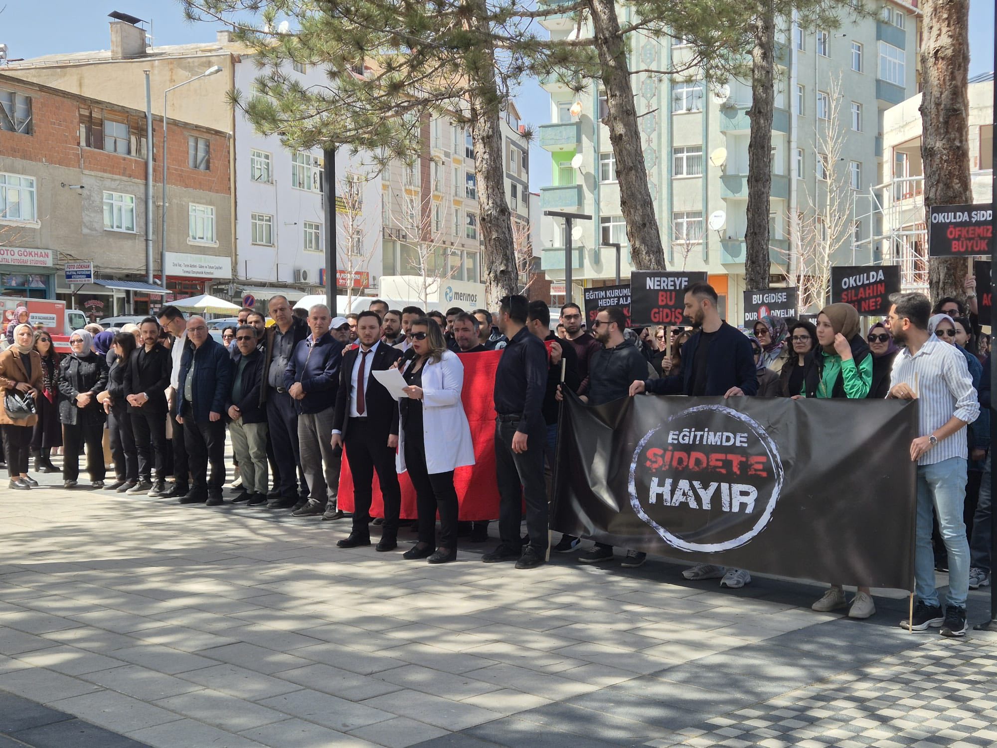 Suşehri’nde öğretmenlerden saldırılara tepki