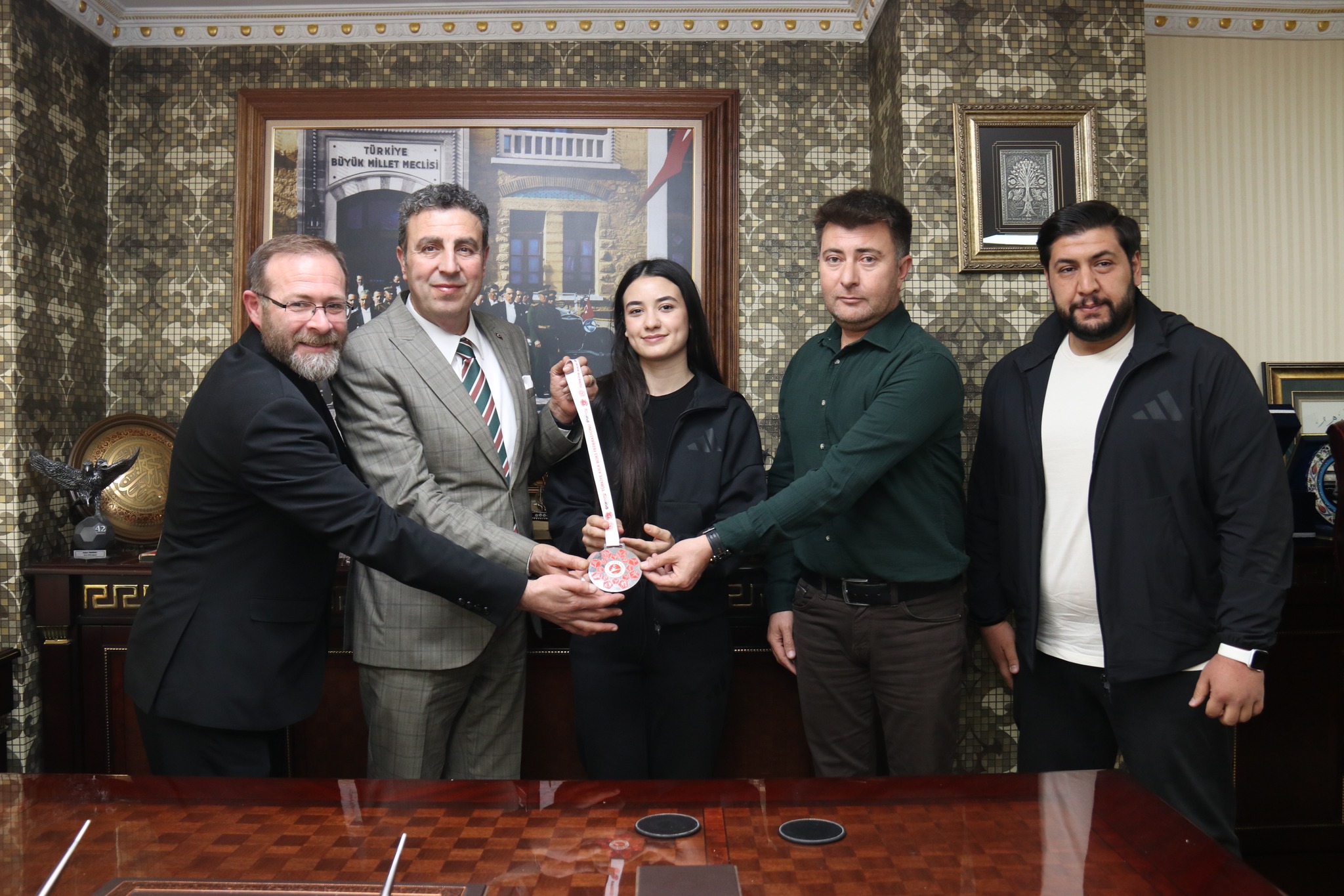 Sivas’ta kick boks şampiyonu Şeyma Çırak’a destek