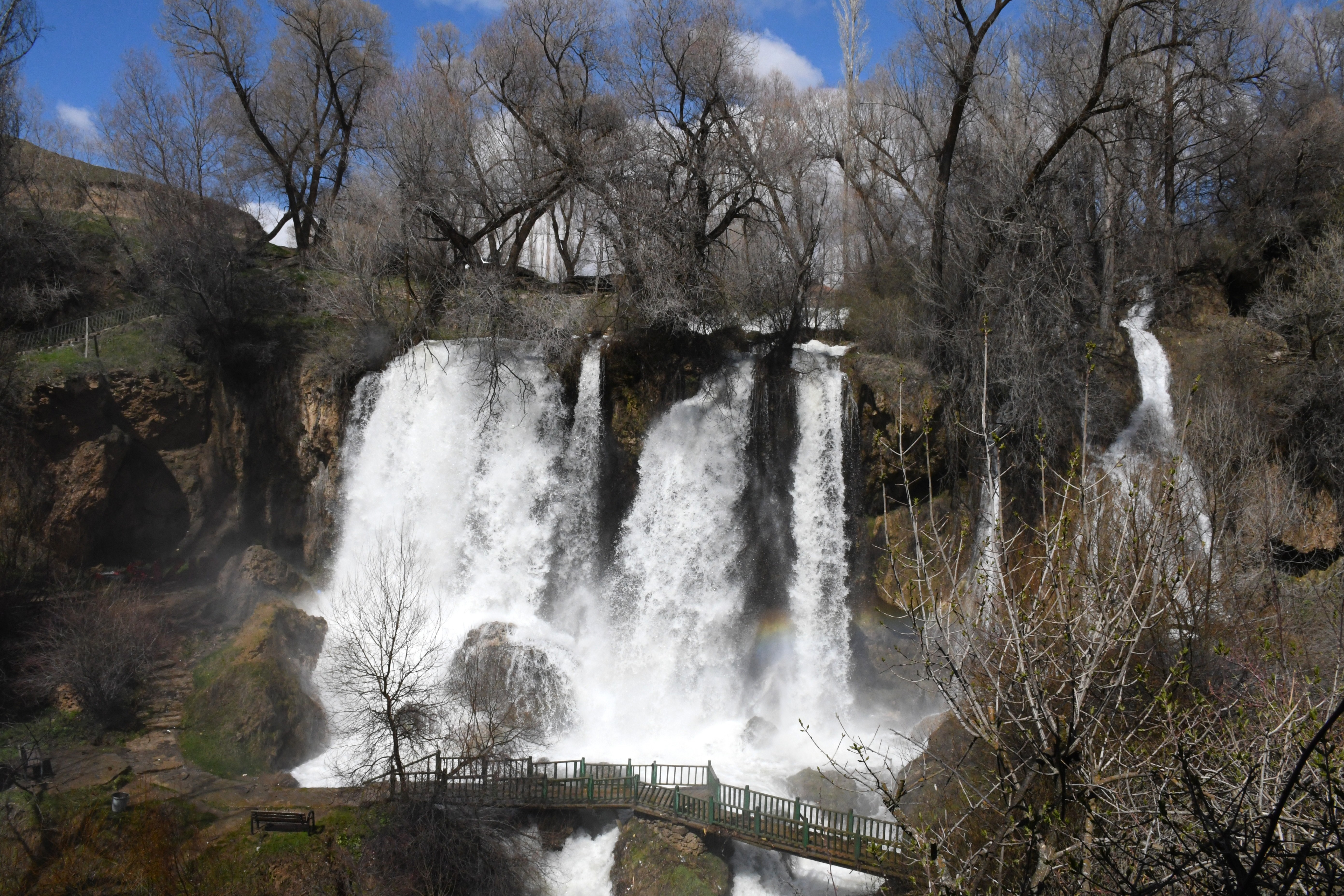 Sivas’ta doğanın gücü! Sızır Şelalesi taştı