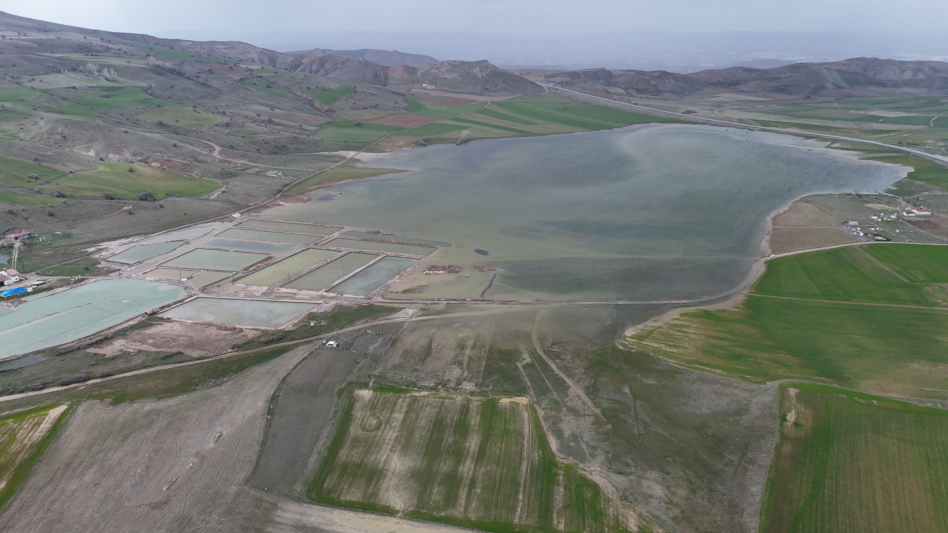 Sivas’ta kuruyan göl yağışlarla canlandı