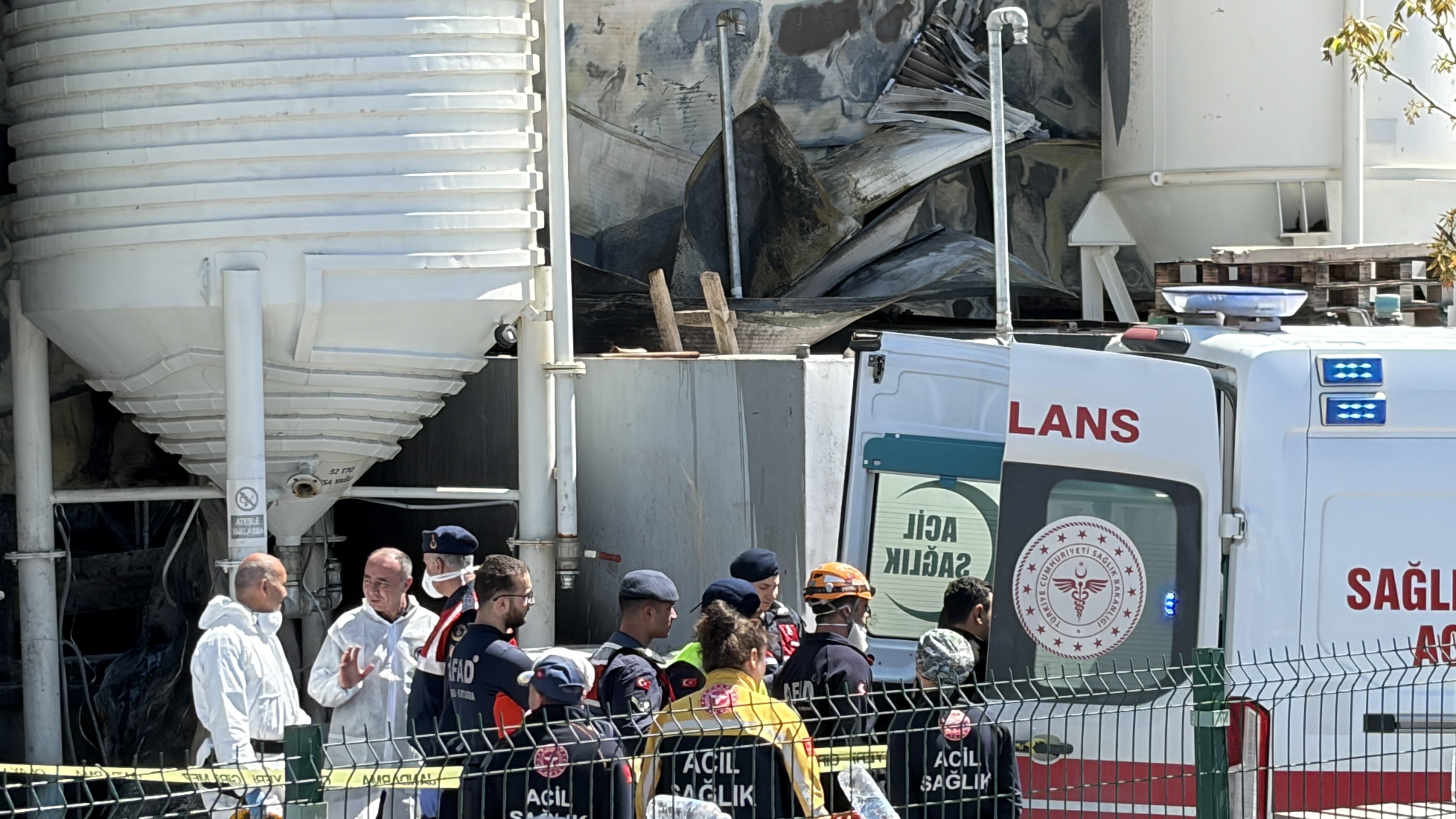 Boya Fabrikasında Yangın: 1 Ölü, 2 Yaralı