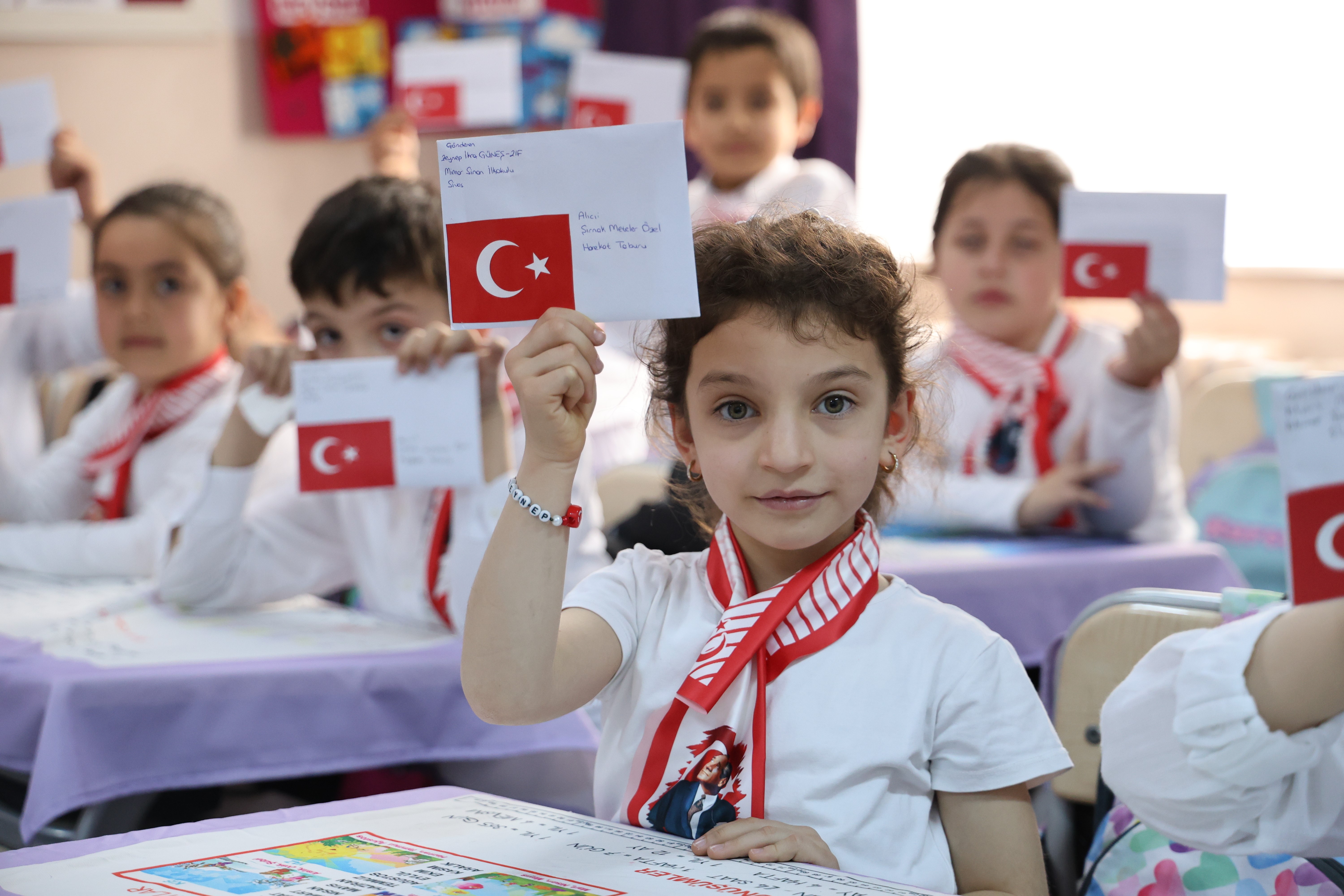 Sivas’ta miniklerden Şırnak'ta ki askerlere duygu dolu mektuplar