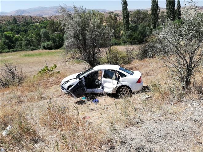 İKİ OTOMOBİL  ÇARPIŞTI: 7 YARALI