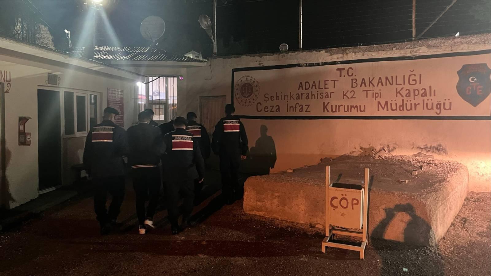 Sivas'ta komiser kılığında dolandırıcılara jandarma baskını
