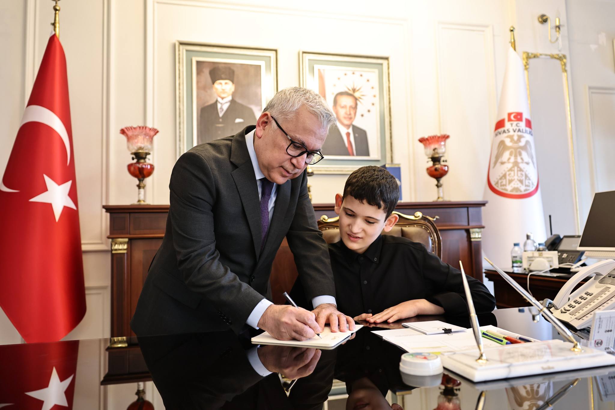 Vali Şimşek Koltuğunu Özel Öğrenciye Devretti