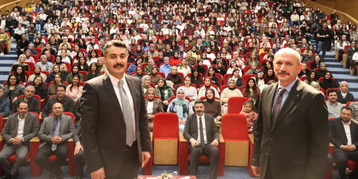 Sivas’ta aday öğretmenlere eğitimde nitelik ve kültür mesajı