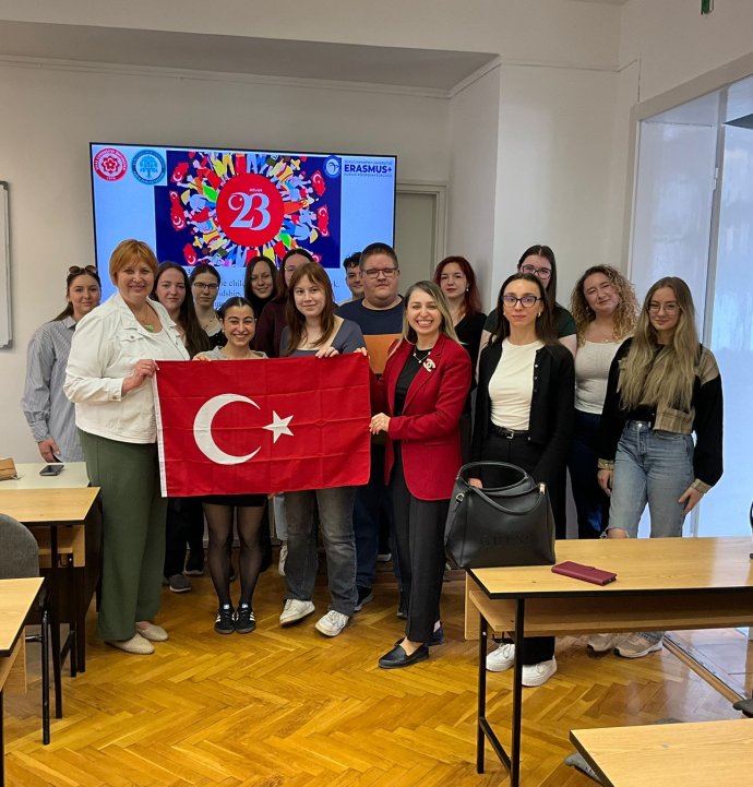 23 Nisan coşkusu Macaristan’da yaşandı