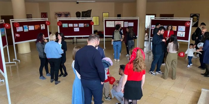 Sivas’ta miniklerin resimleri sanatseverlerle buluştu