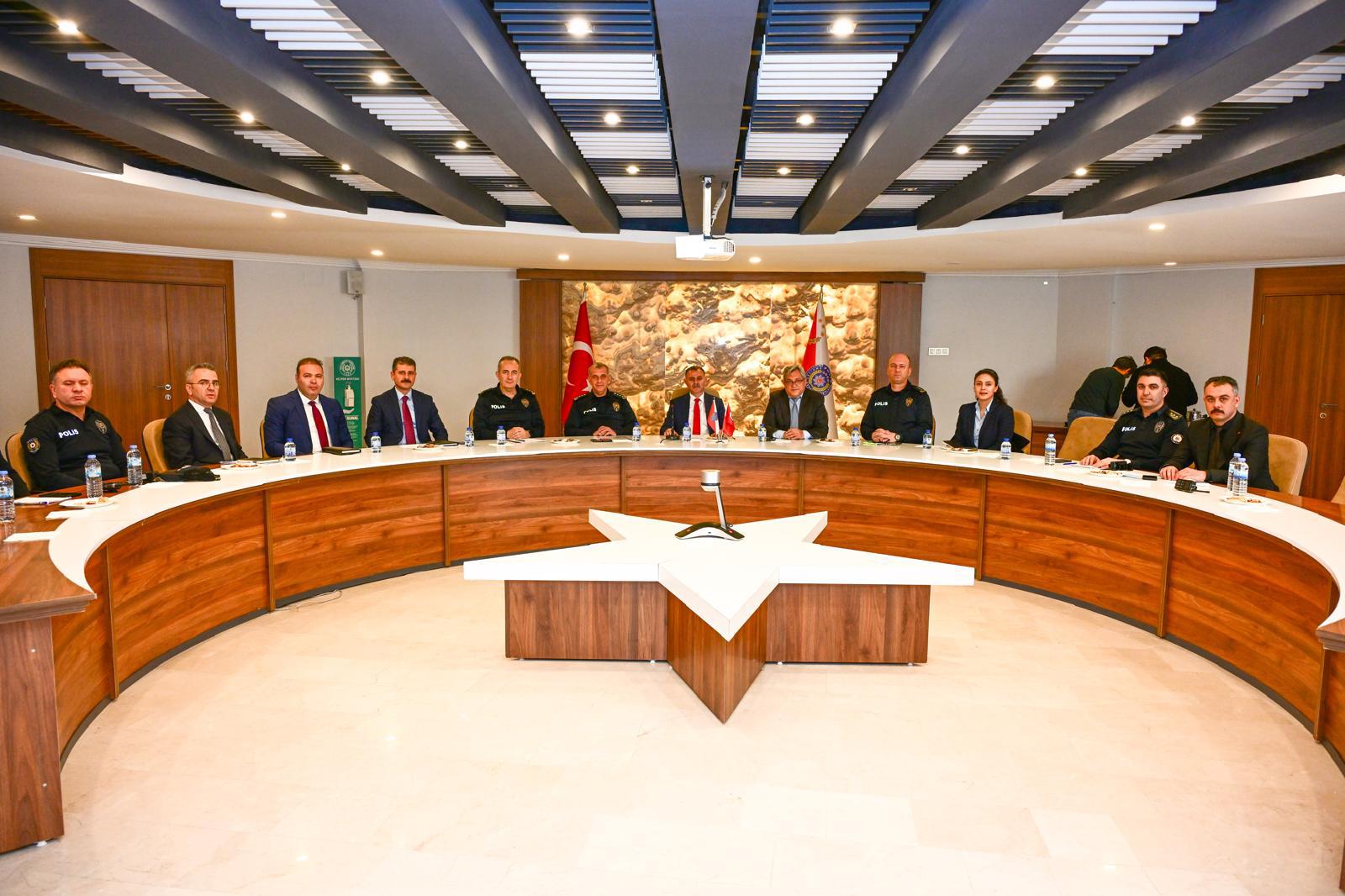 Sivas Emniyeti’nden 974 güvenlik personeline eğitim