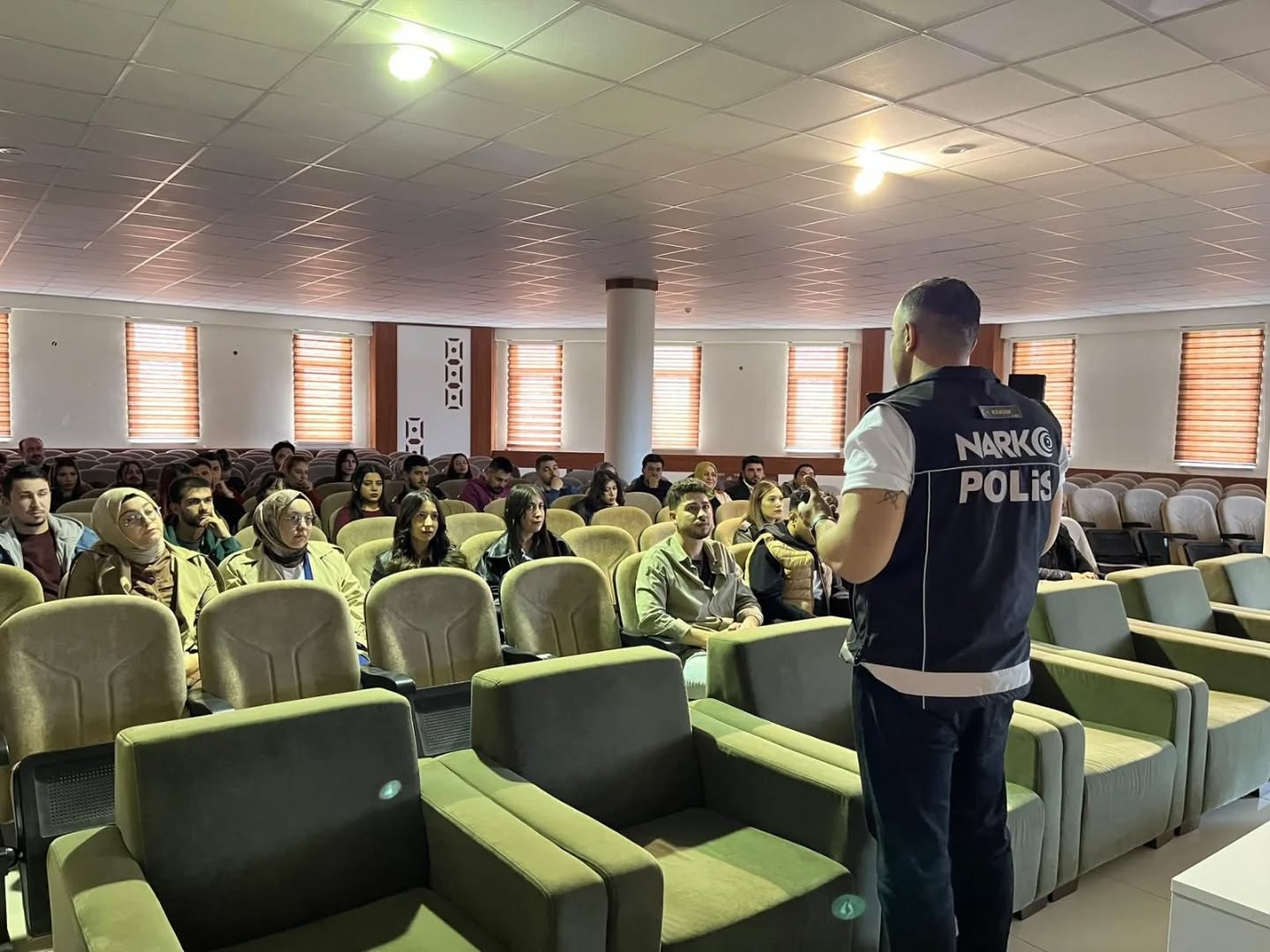 Sivas’ta üniversite öğrencilerine narkotik uyarısı