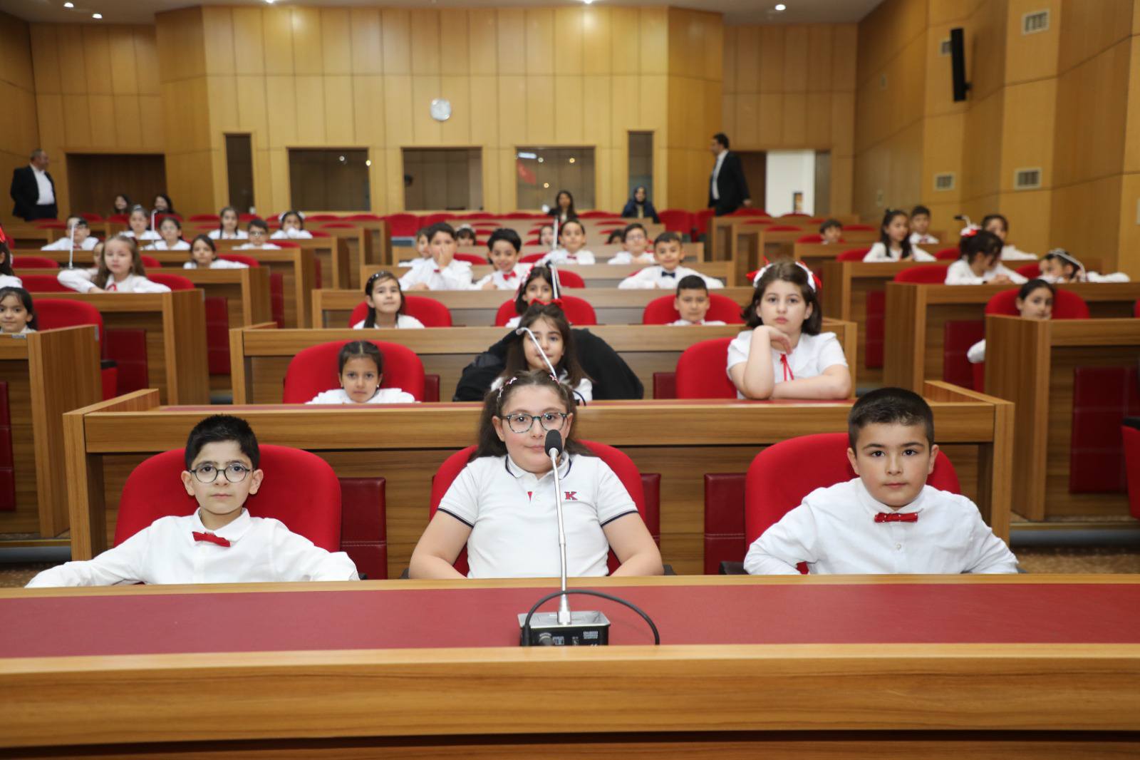 Sivas’ta öğrenciler meclise konuk oldu