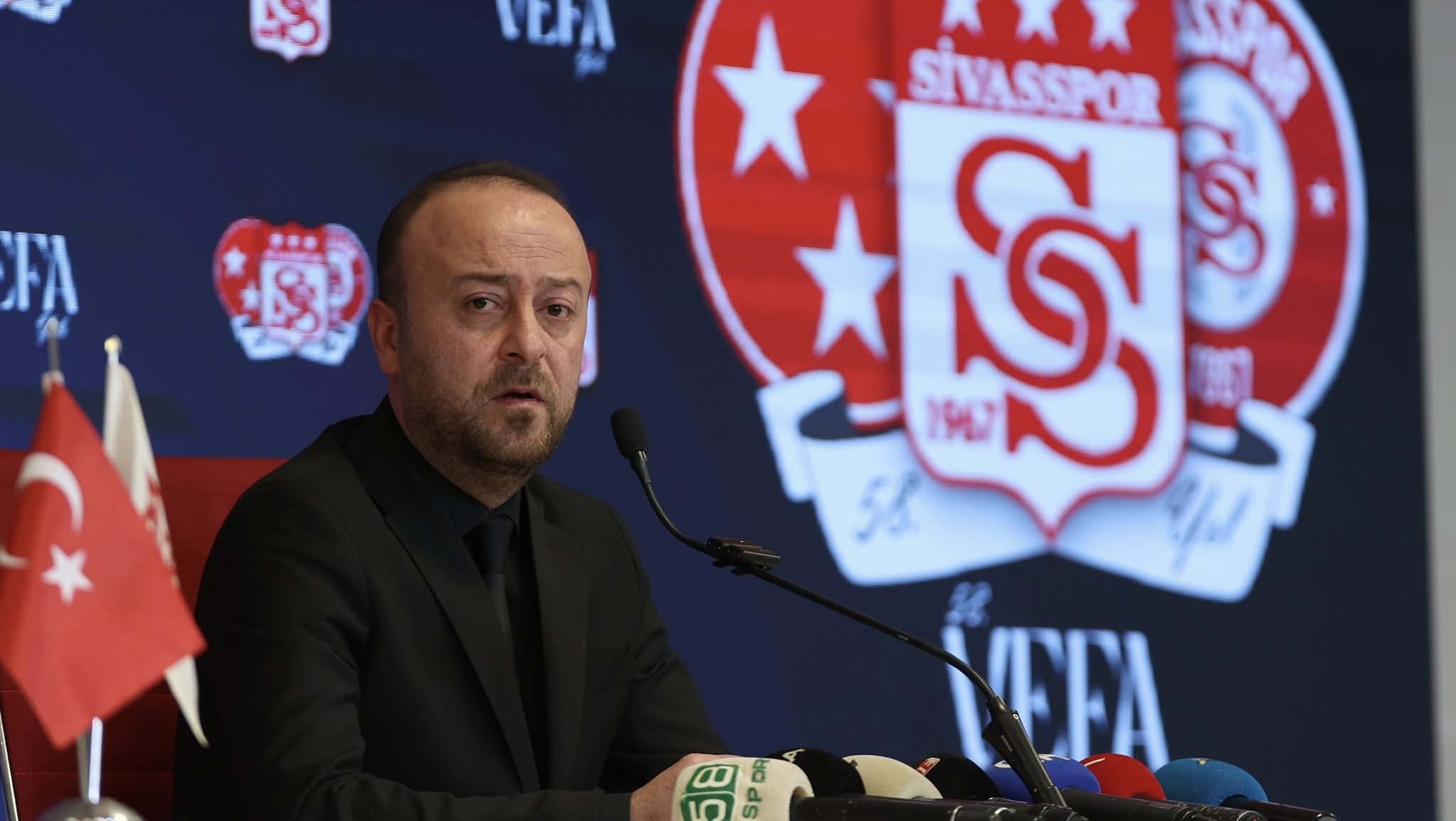 Burak Özçoban açıklama yapacak