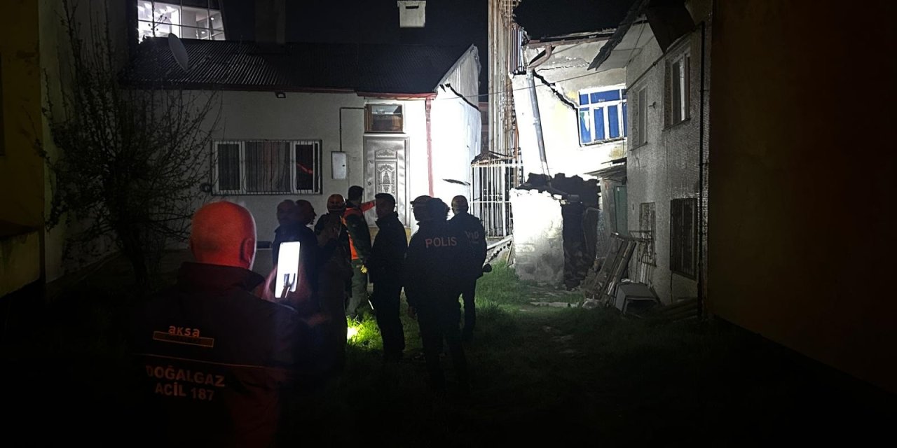 Sivas'ta iki katlı müstakil evde kısmen çökme
