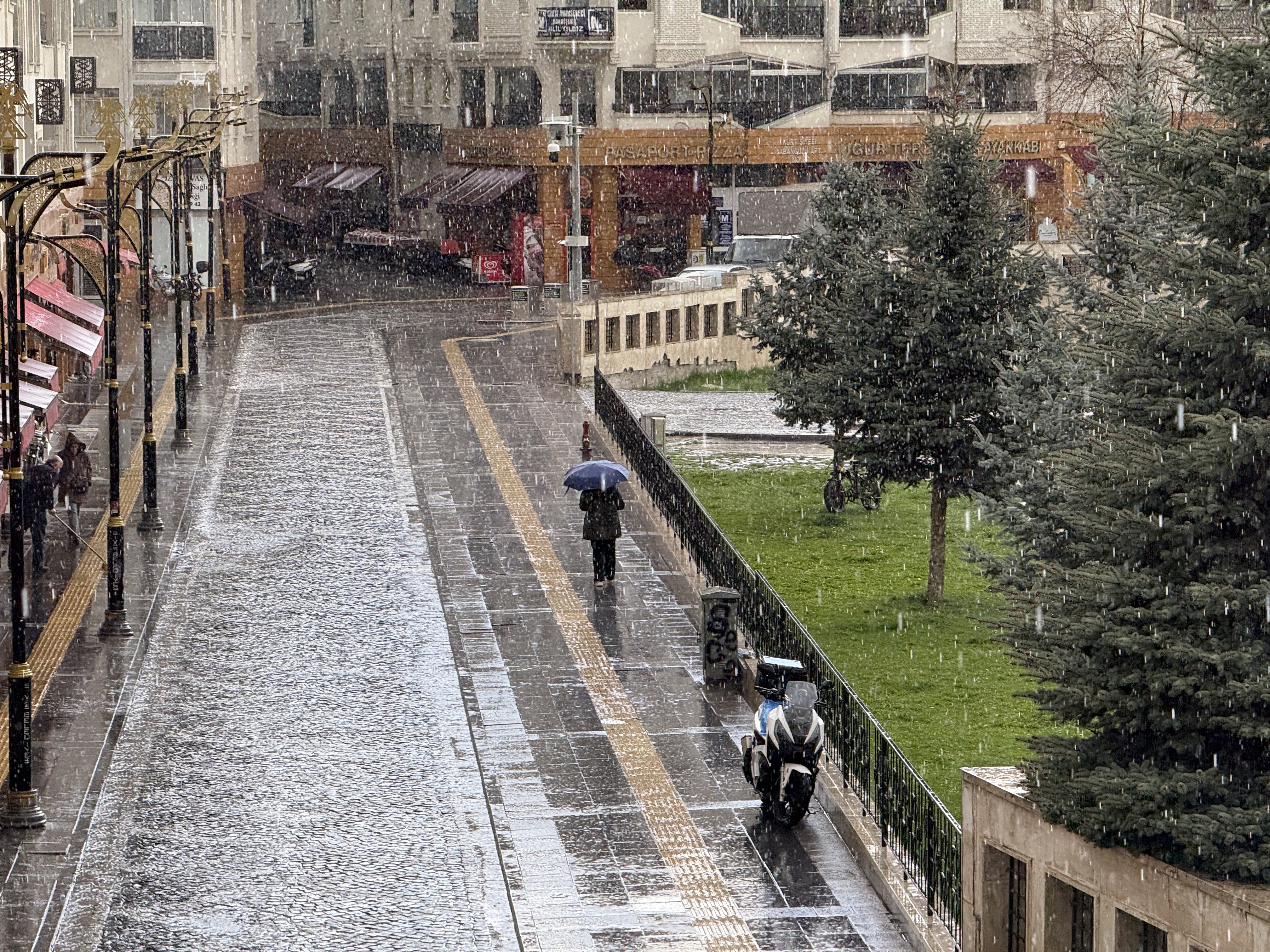 Sivas’ta sağanak yağış vatandaşlara zor anlar yaşattı