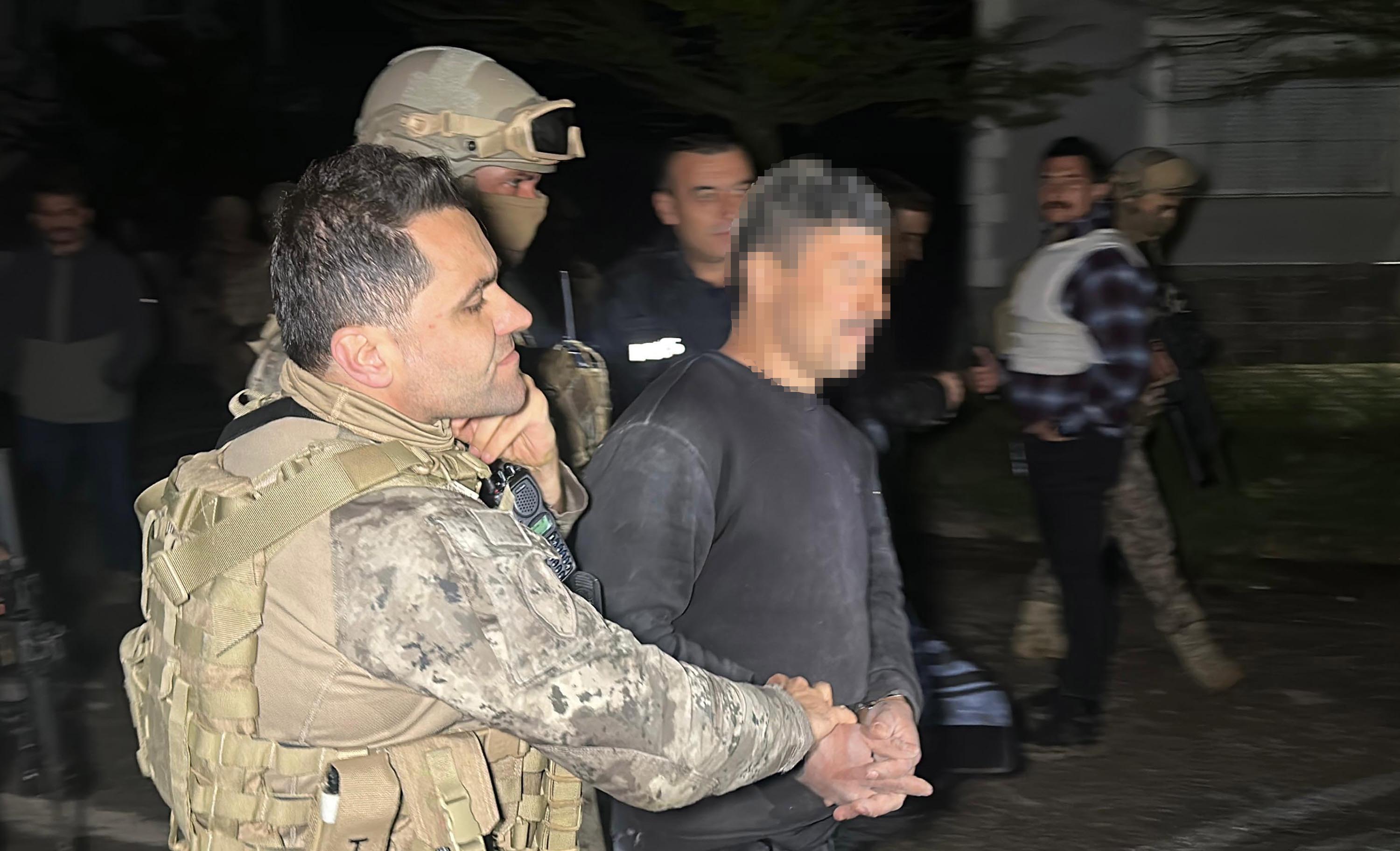 Aile içi şiddet ihbarına giden polislere silahlı saldırı