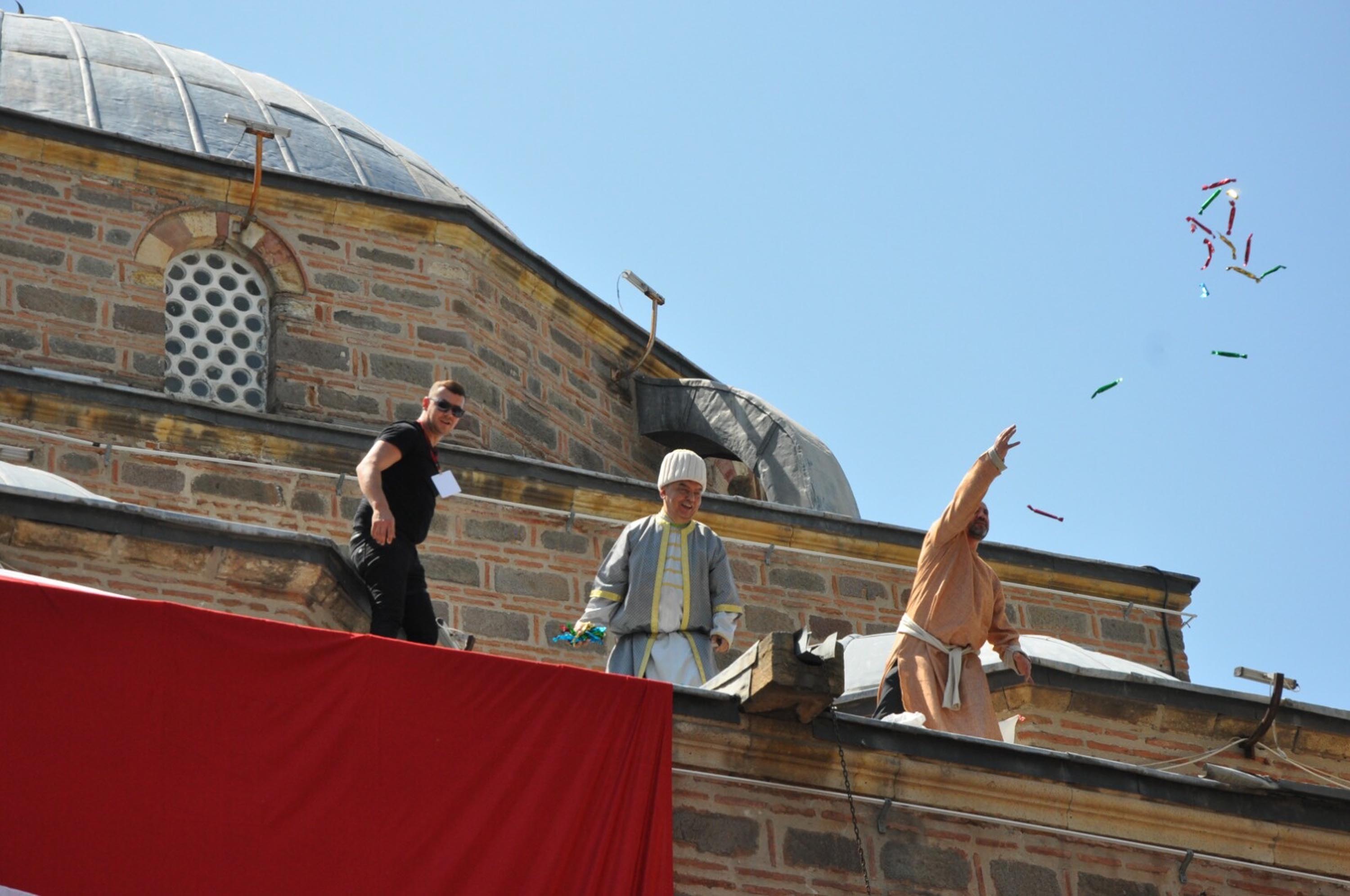 10 ton mesir macunu 20 dakikada saçıldı