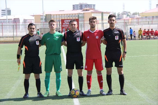 SİVAS BÖLGESİ HAKEMLERİ GÖREV YAPIYOR