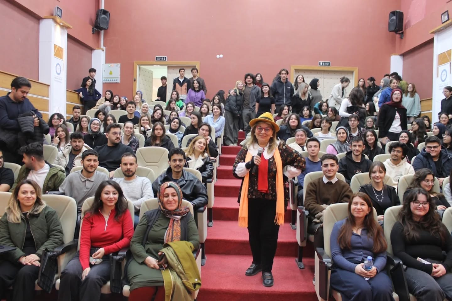 Prof. Dr. Aymil Doğan Öğrencilerle Kariyer Tecrübelerini Paylaştı