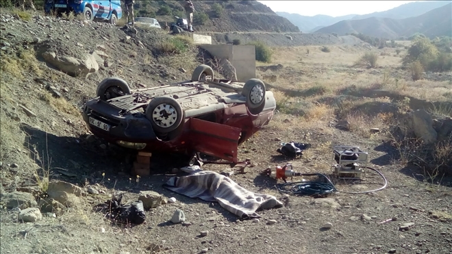 OTOMOBİL DEVRİLDİ: 1 ÖLÜ 2 YARALI