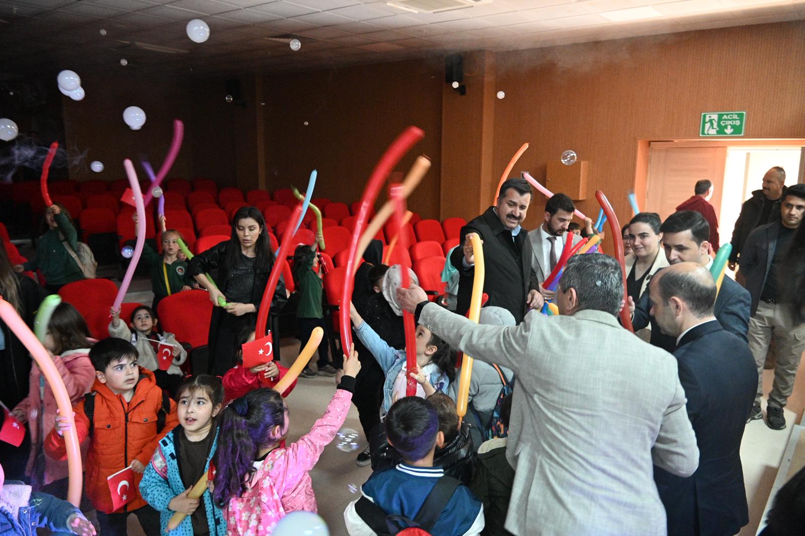 Sivas'ta çocuklar için renkli festival