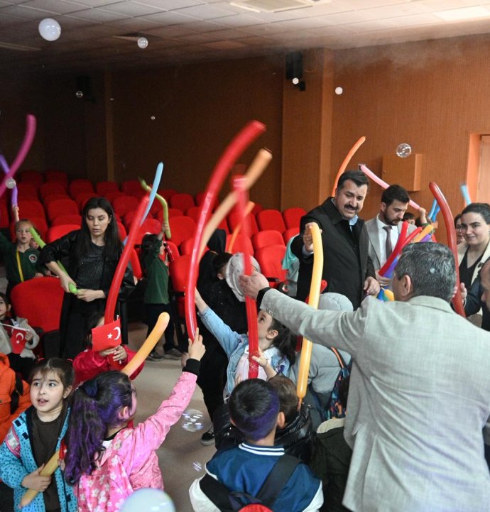 Sivas'ta çocuklar için renkli festival