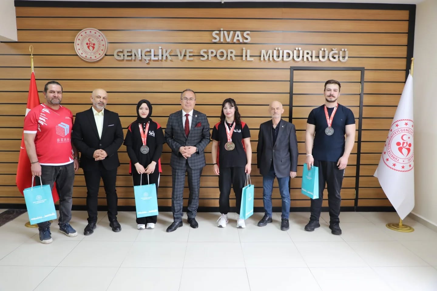 Yalova’dan Sivas’a madalya yağmuru