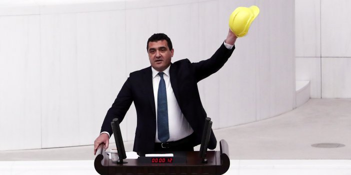 Sivaslı vekilden meclis kürsüsünde dikkat çeken protesto