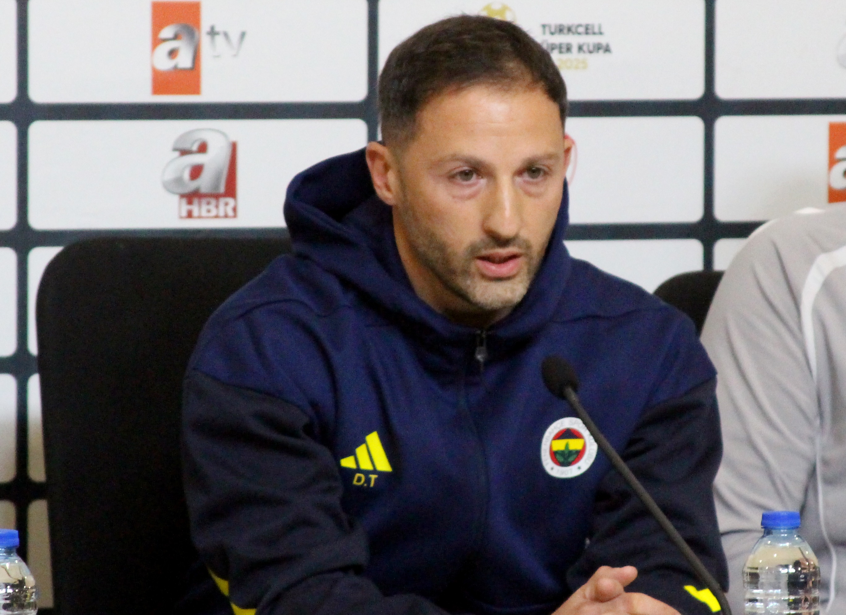 Tedesco, futbolcular ve taraftarla vedalaştı