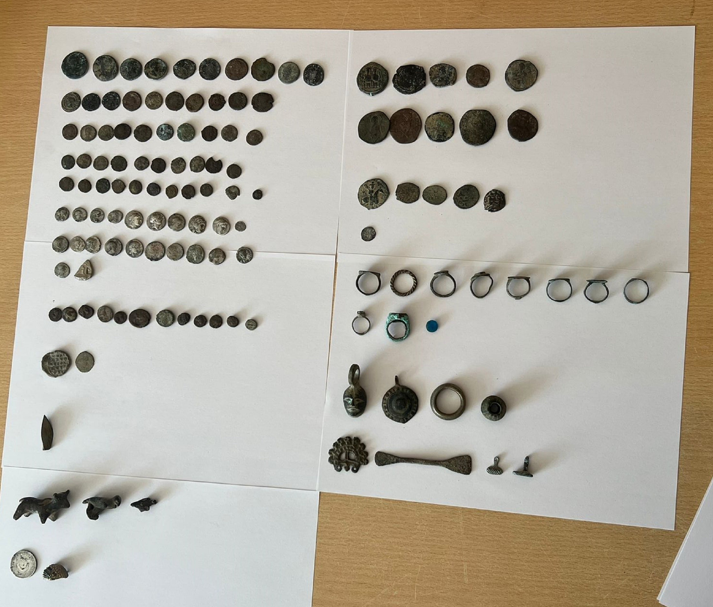 Sivas’ta Çöplükte Bulunan 128 Parça Tarihi Eser Müze’ye Teslim Edildi