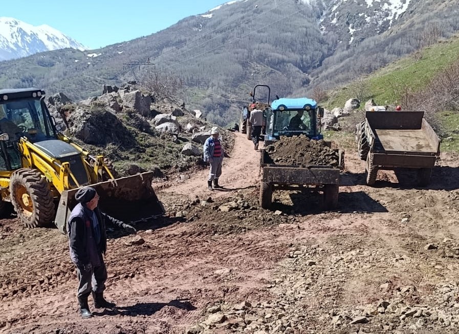 Sivas'ta kırsal yolları yenileniyor