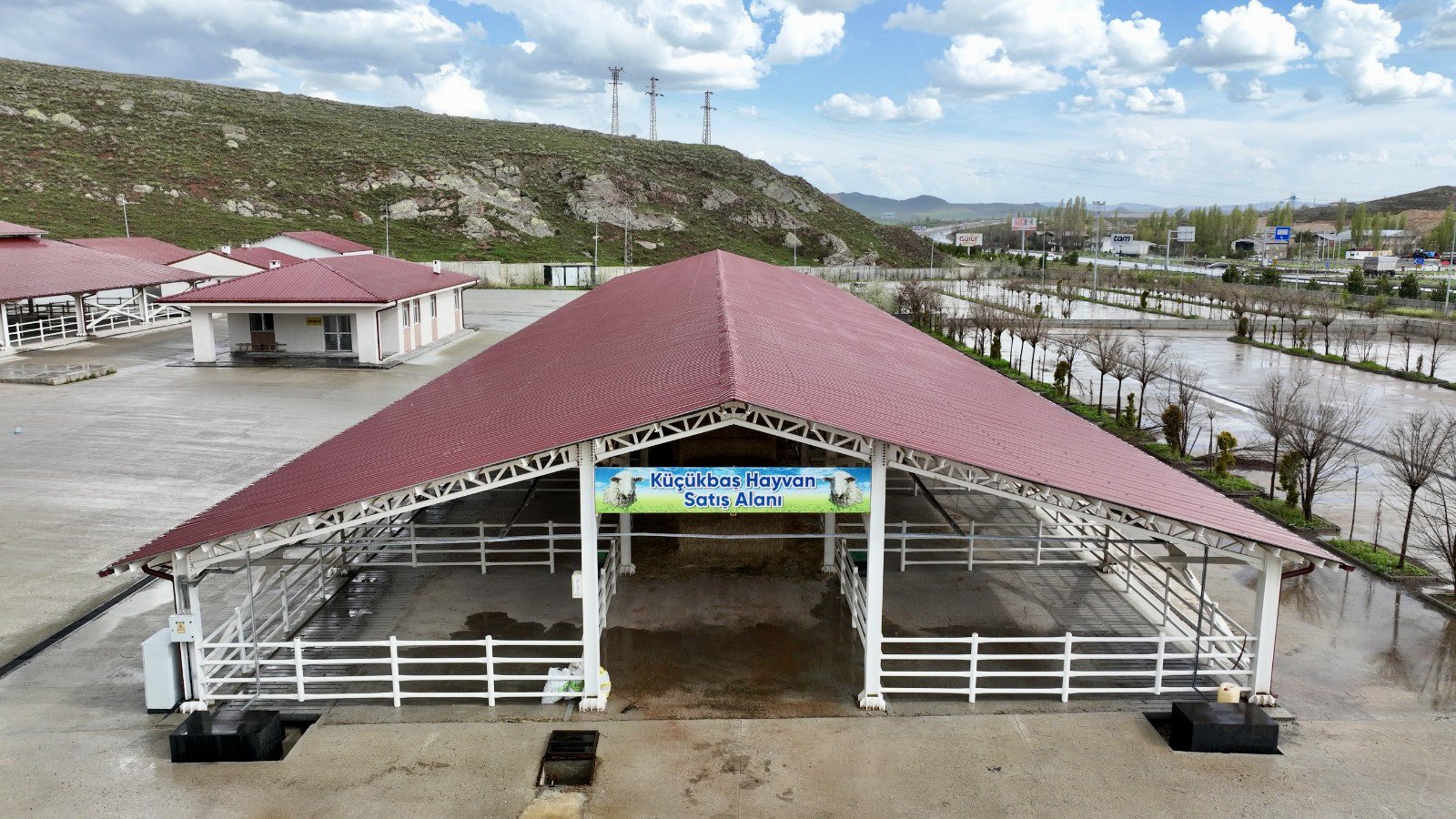 Sivas kurban pazarında hazırlıklar sürüyor