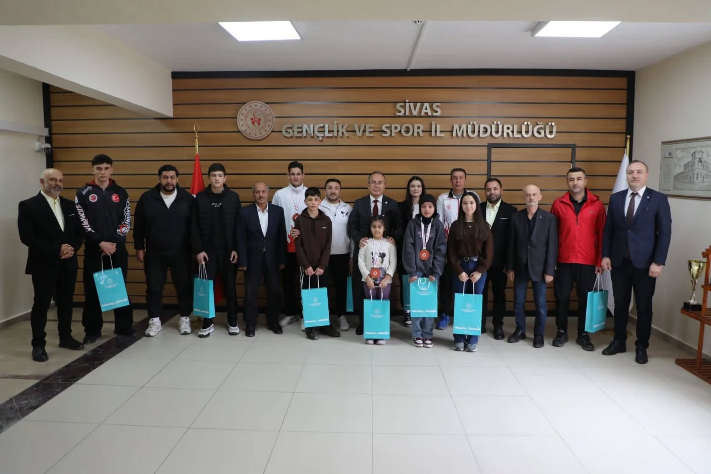 Sivaslı sporculardan Türkiye şampiyonası sonrası anlamlı ziyaret