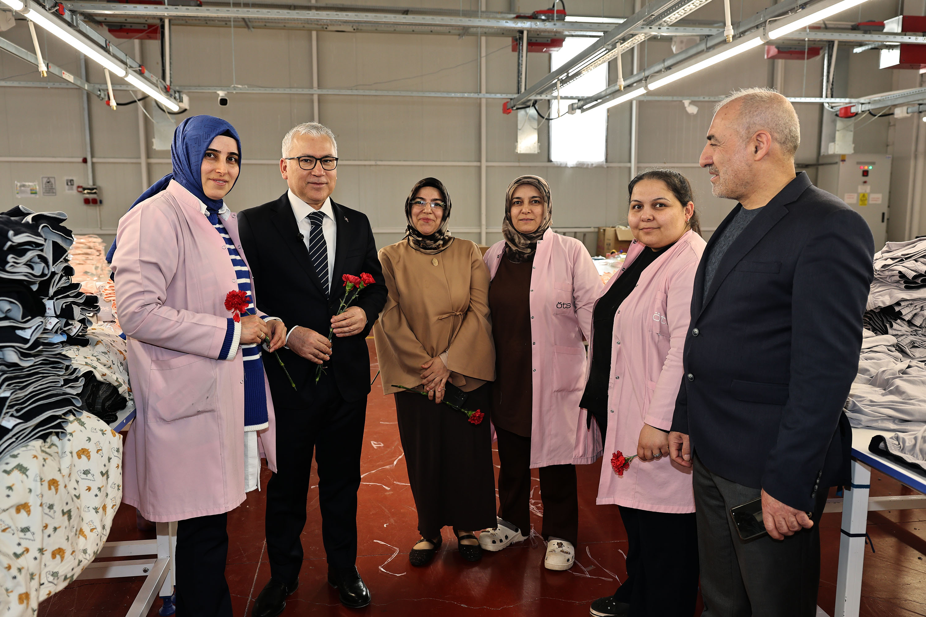 Vali Şimşek işçi bayramında işçileri ziyaret etti