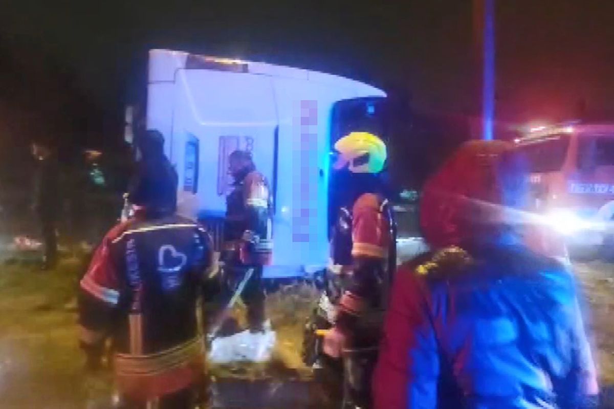 Yolcu otobüsü devrildi! 3 kişi öldü, 31 kişi yaralandı