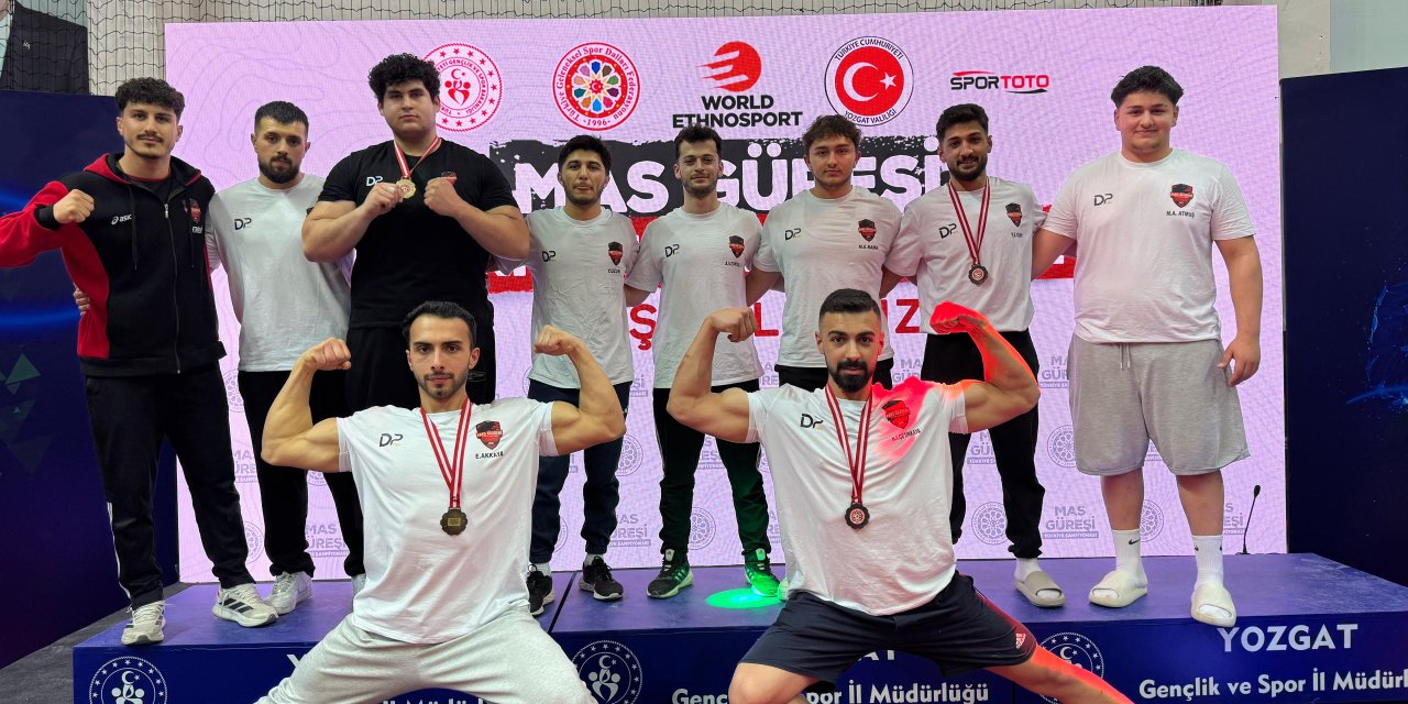 Sivaslı güreşçiler Türkiye şampiyonu oldu